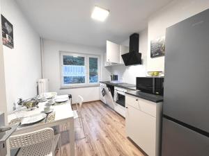 Köök või kööginurk majutusasutuses # VAZ Apartments RS05 TV, WLAN, Küche, Zentrumsnah