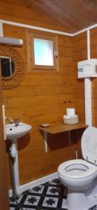 Koupelna v ubytování Chambre La Caunette + 26 fotografií