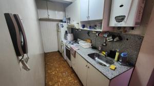 Kuchyň nebo kuchyňský kout v ubytování Departamento en plena peatonal de San Juan + 6 fotografií