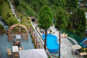 una imagen de un parque acuático con piscina en Hotel Country Villa en Nagarkot