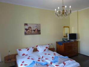 a bedroom with a bed and a chandelier at Schloss Hohenzollern - Fewo mit Meerblick in Ahlbeck