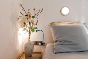 Кровать или кровати в номере The Quay Amsterdam - FREE PARKING