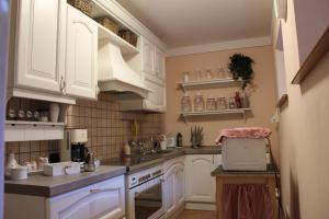 A kitchen or kitchenette at Agriturismo La Locanda del Cardinale