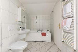 Ένα μπάνιο στο Apartments Rada i Stanislav +54 φωτογραφίες