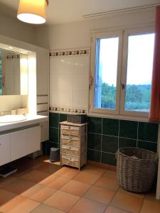 a bathroom with a sink and a mirror at La Grange des Aurièges in Bédarieux
