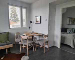 a living room with a table and chairs and a bed at Polar Charm A in Ylläs