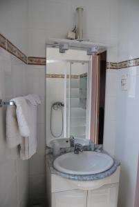 Ванная комната в Hôtel Azur