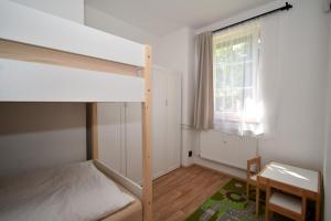 Ένα ή περισσότερα κρεβάτια σε δωμάτιο στο Black Hill Apartments