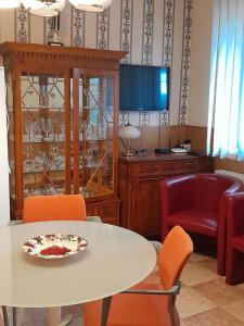a living room with a table and chairs and a cabinet at Apartmany a Chata Agy in Hrabušice
