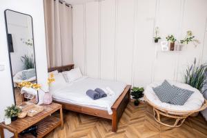 Tempat tidur dalam kamar di Dizengoff square garden
