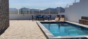 a swimming pool on the roof of a house at 4 FAMILY HOME WITH POOL, Fuerteventura-Gran Tarajal in Juan Gopar
