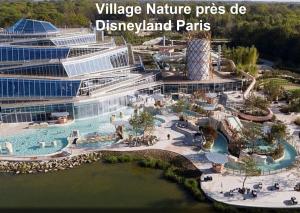 una vista aerea sui parchi della nave da crociera Disney di Les Nympheas, appart au calme et grand jardin à 15 min de Disneyland, a Crécy-la-Chapelle