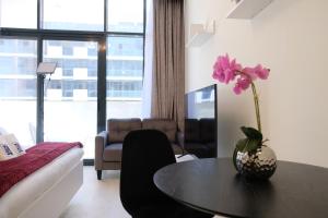 Posezení v ubytování Mira Holiday Homes - Cozy studio in Meydan