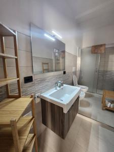 a bathroom with a sink and a toilet at Il Pizzuto - Appartamento da Nonna Anna in Bernalda