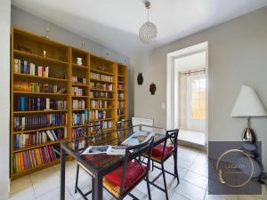 Η βιβλιοθήκη της παραθεριστικής κατοικίας