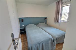 Posteľ alebo postele v izbe v ubytovaní Chalet avec clim - Piscine - 4 adultes - 2 enfants + 16 fotografií