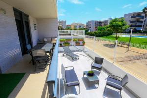 Balkón alebo terasa v ubytovaní LITORAL COSTA DORADA - GOLETA Only families
