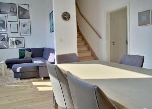 Posezení v ubytování WoogeElisa - Ehrwürdige Dorfvilla in Strandnähe