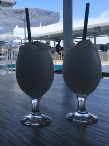 two glasses of drinks sitting on a wooden table at Bułgaria na lato apartament z widokiem na morze Sozopol in Sozopol