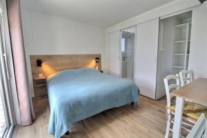 Posteľ alebo postele v izbe v ubytovaní Chalet avec clim - Piscine - 4 adultes - 2 enfants