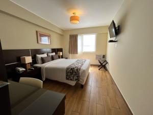 TV a/nebo společenská místnost v ubytování Hotel El Tambo 2