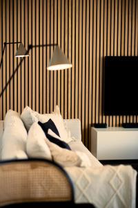 Posteľ alebo postele v izbe v ubytovaní Mara's Apartments Higueron West - Scandinavian Luxury - Views of the Sea and Natural Landscapes