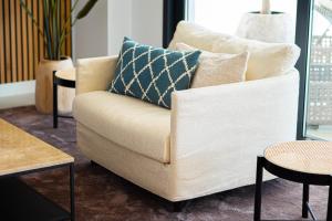 Posedenie v ubytovaní Mara's Apartments Higueron West - Scandinavian Luxury - Views of the Sea and Natural Landscapes