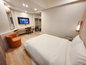 Postel nebo postele na pokoji v ubytování Gucheng International Hotel