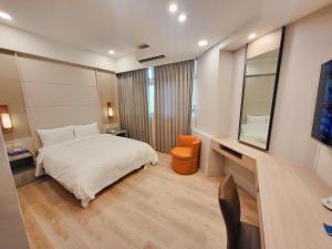 Postel nebo postele na pokoji v ubytování Gucheng International Hotel