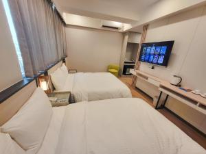 TV a/nebo společenská místnost v ubytování Gucheng International Hotel