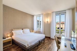 Una cama o camas en una habitación de Albergo Firenze