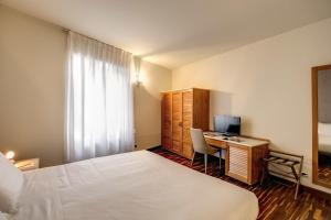 Una cama o camas en una habitación de Albergo Firenze