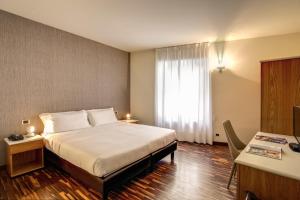 Una cama o camas en una habitación de Albergo Firenze