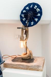 a table with a nautical shell lamp with an umbrella at Sea Loft Quinto - A due passi dal mare in Genoa