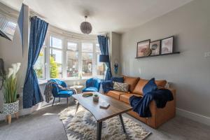 a living room with a couch and a table at Spacious Southampton House Sanctuary in the City in Southampton