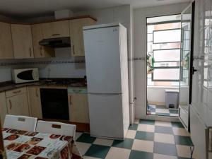 Kuchyňa alebo kuchynka v ubytovaní PISO 4 HABITACIONES BURJASOT