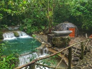 a sink in the middle of a waterfall in a forest at HOTEL CERVECERIA JAMES in Xilitla