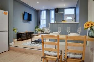 TV a/nebo společenská místnost v ubytování Birkenhead - 2 bedroom house
