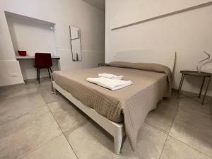 a bedroom with a bed with two towels on it at Casa Sveva holiday home in Termoli