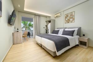 Ένα ή περισσότερα κρεβάτια σε δωμάτιο στο Nicolas Grand Suites, Adults Only