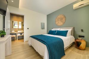 Ένα ή περισσότερα κρεβάτια σε δωμάτιο στο Nicolas Grand Suites, Adults Only