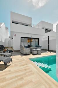 a living room with a pool and a house at Villa Luna in San Pedro del Pinatar