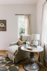 Зона вітальні в The Wayback Boutique Hotel