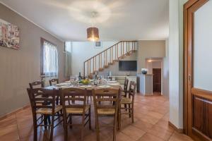 A television and/or entertainment centre at Villa Candelara