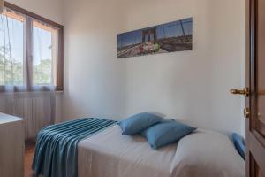 A bed or beds in a room at Villa Candelara