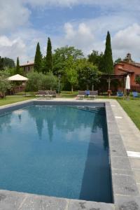 Bazén v ubytovaní Cortona Gabolina e Turata Holiday Home alebo v jeho blízkosti