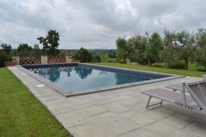 Bazén v ubytovaní Cortona Gabolina e Turata Holiday Home alebo v jeho blízkosti