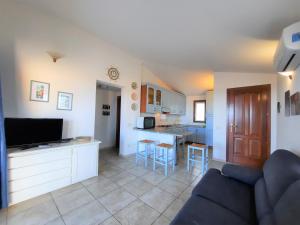 A kitchen or kitchenette at APP.TO VIA MARE - BUDONI SWEET HOME