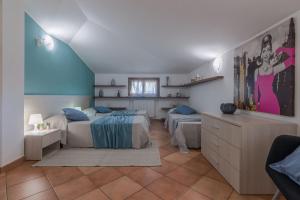 A bed or beds in a room at Villa Candelara