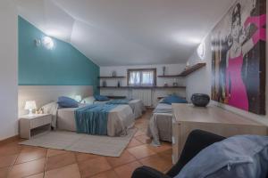 A bed or beds in a room at Villa Candelara